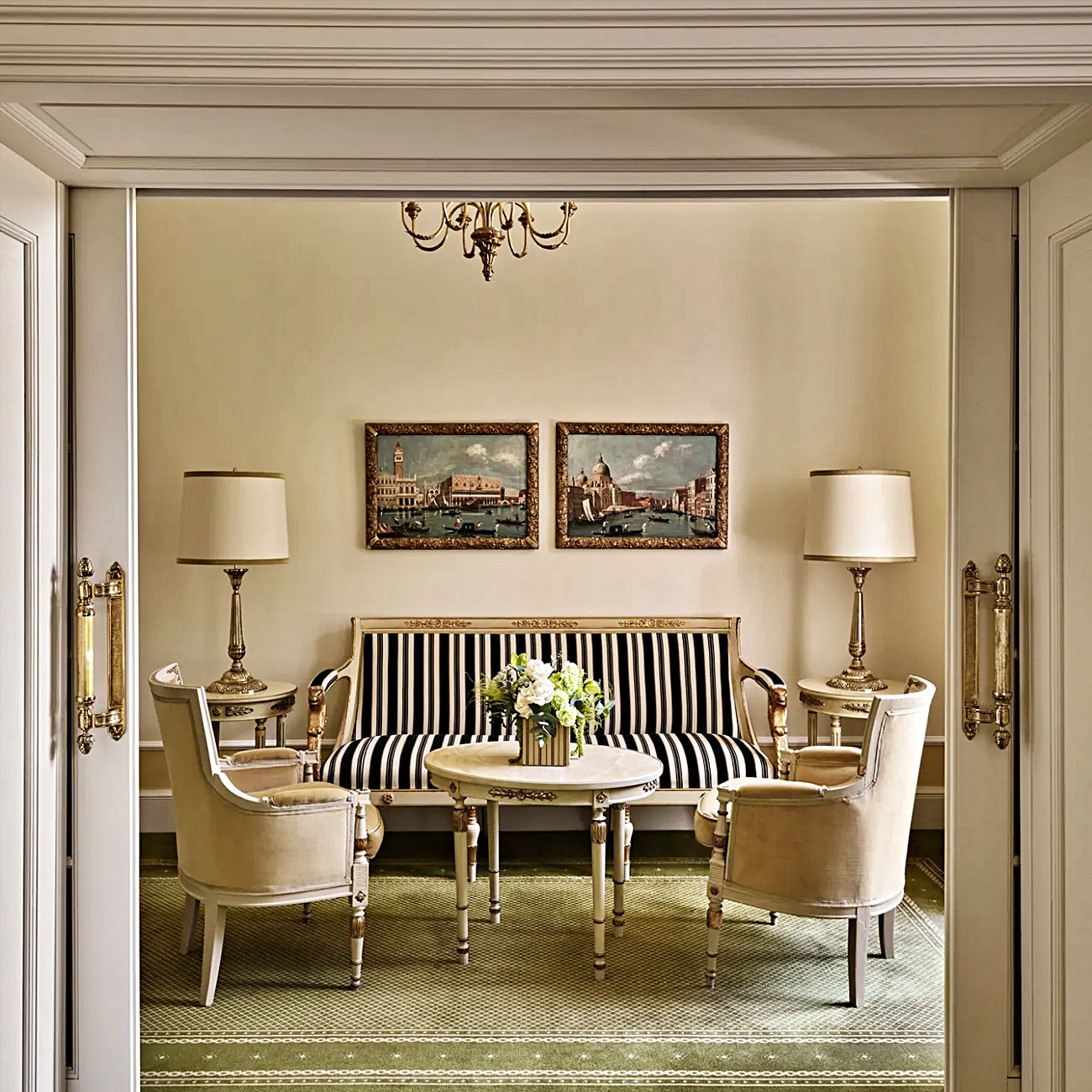 주니어 스위트 익스클루시브