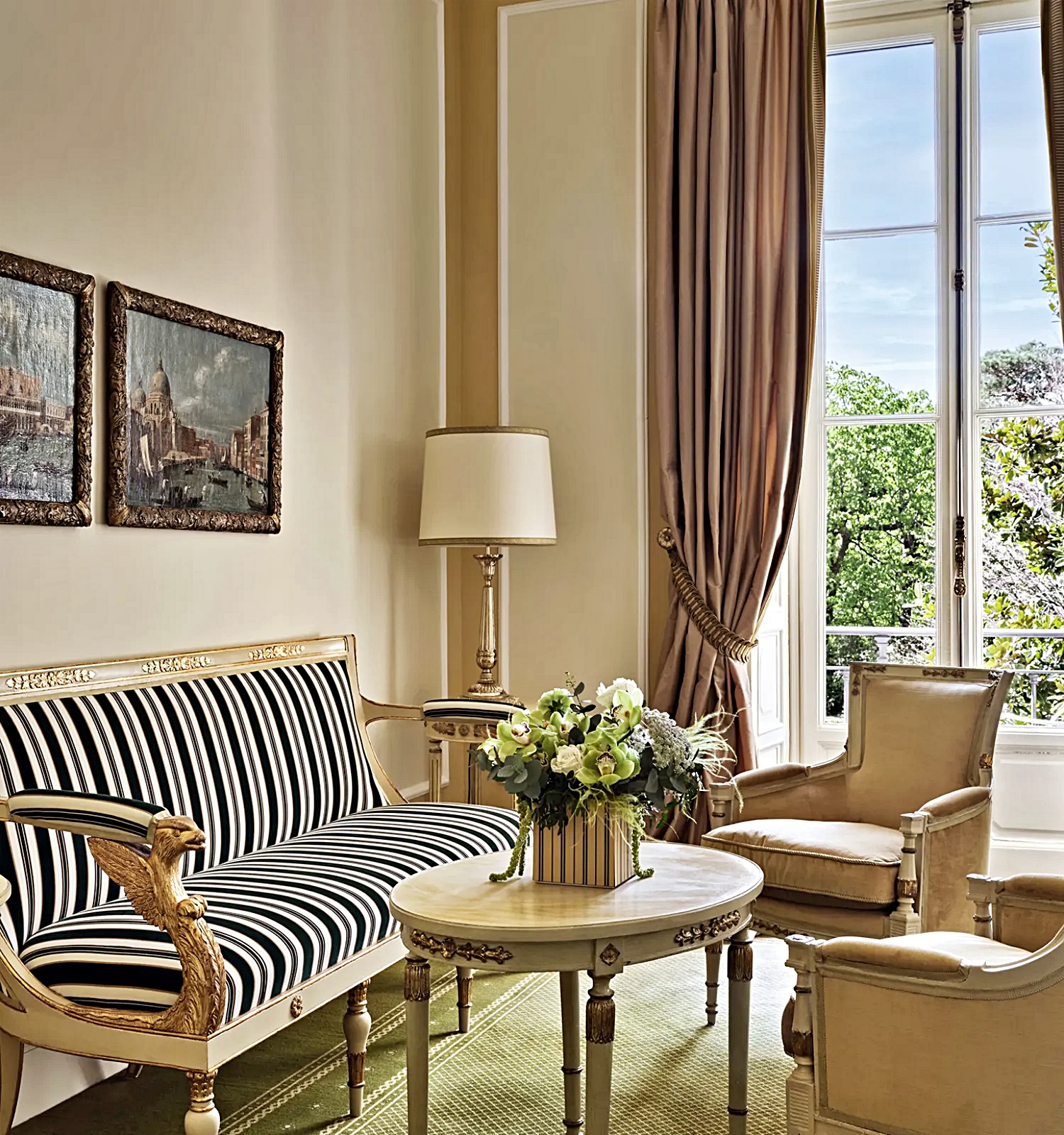 주니어 스위트 익스클루시브