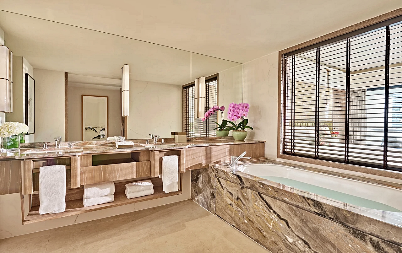 쓰리 베드룸 레지덴셜 스위트 위드 발코니