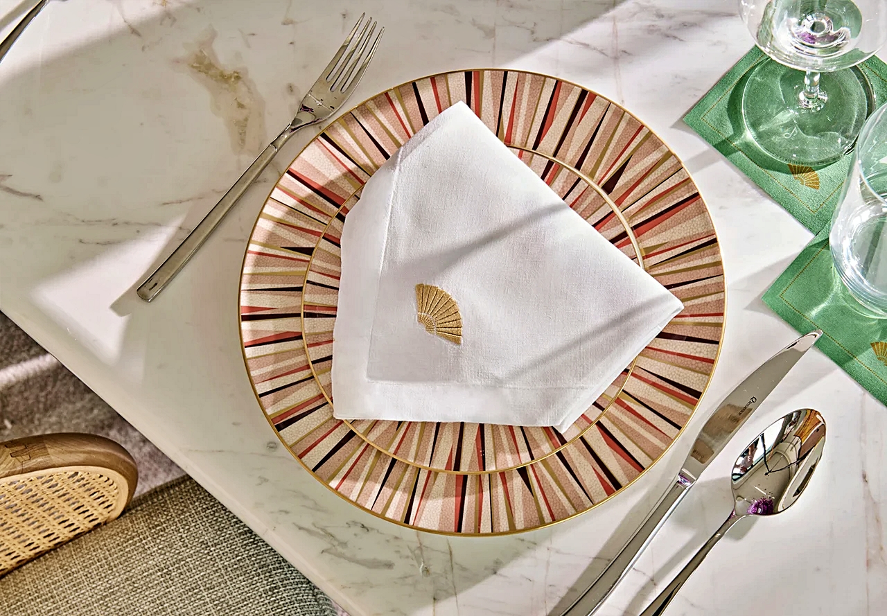 포 베드룸 레지덴셜 스위트 위드 발코니