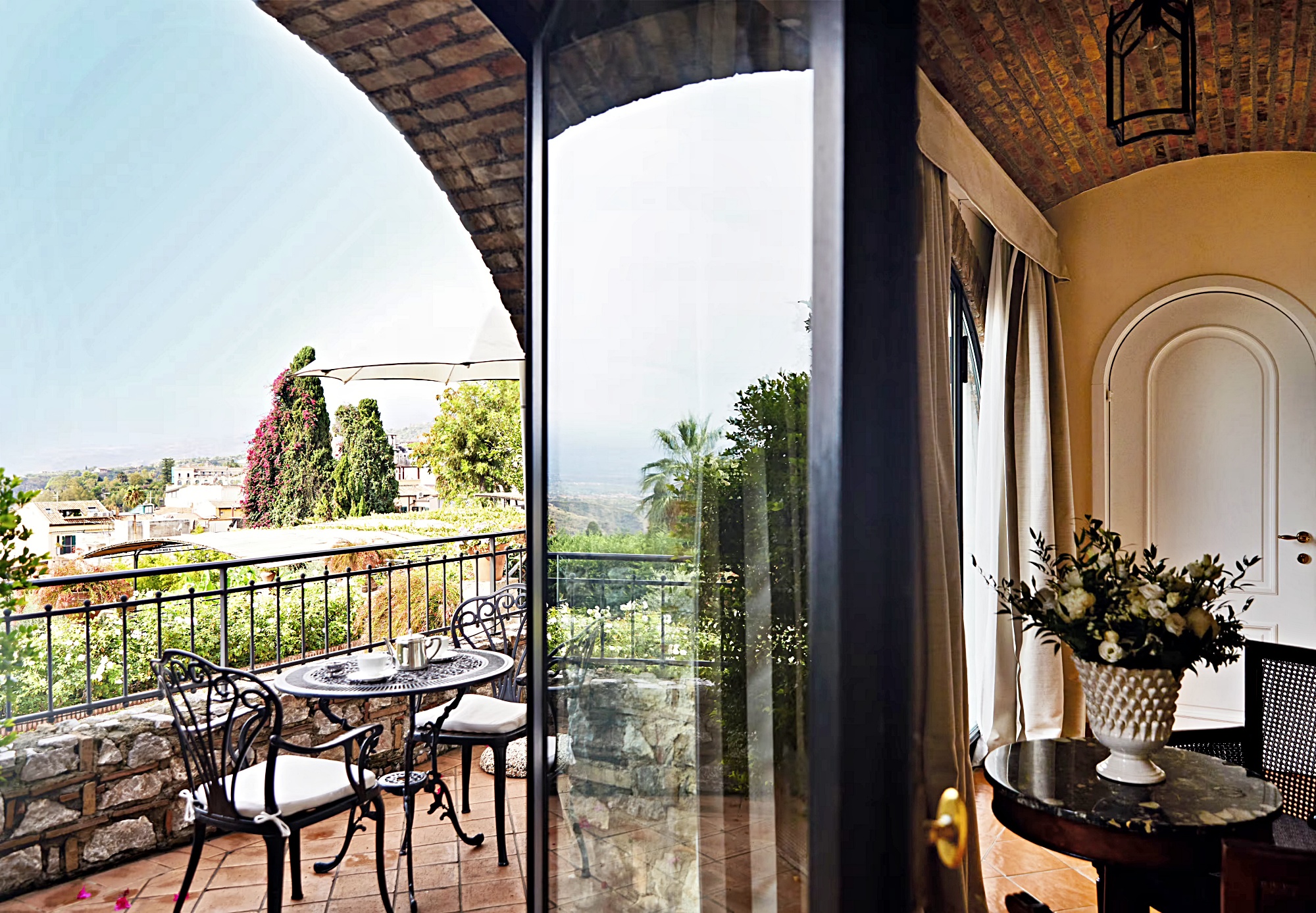 디럭스 씨뷰 with 발코니 or 테라스