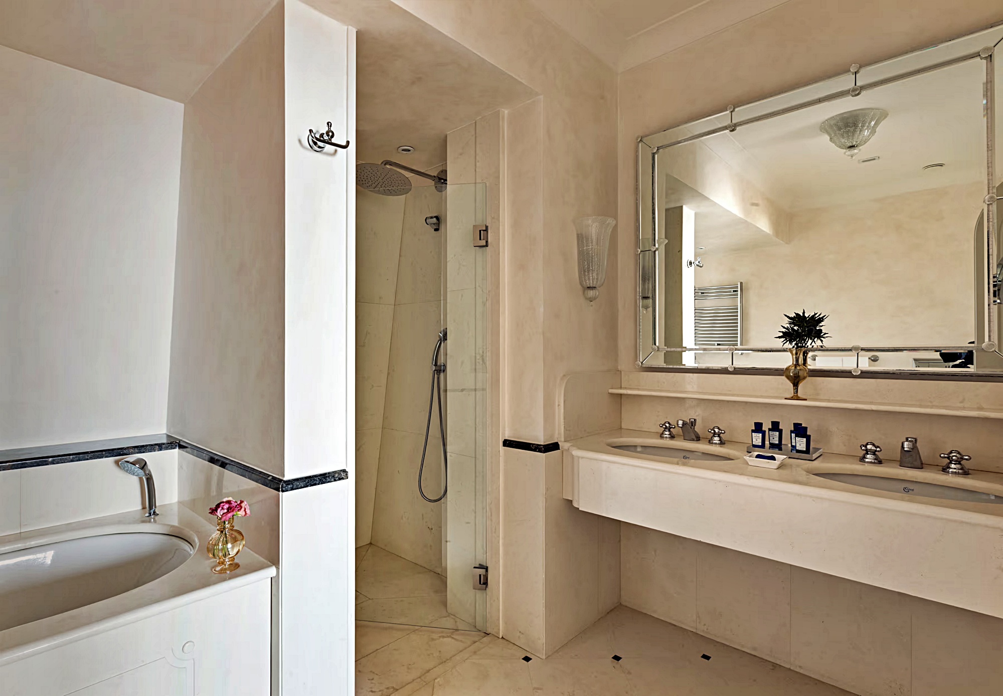 프리미엄 씨뷰 주니어 스위트 with 발코니 or 테라스