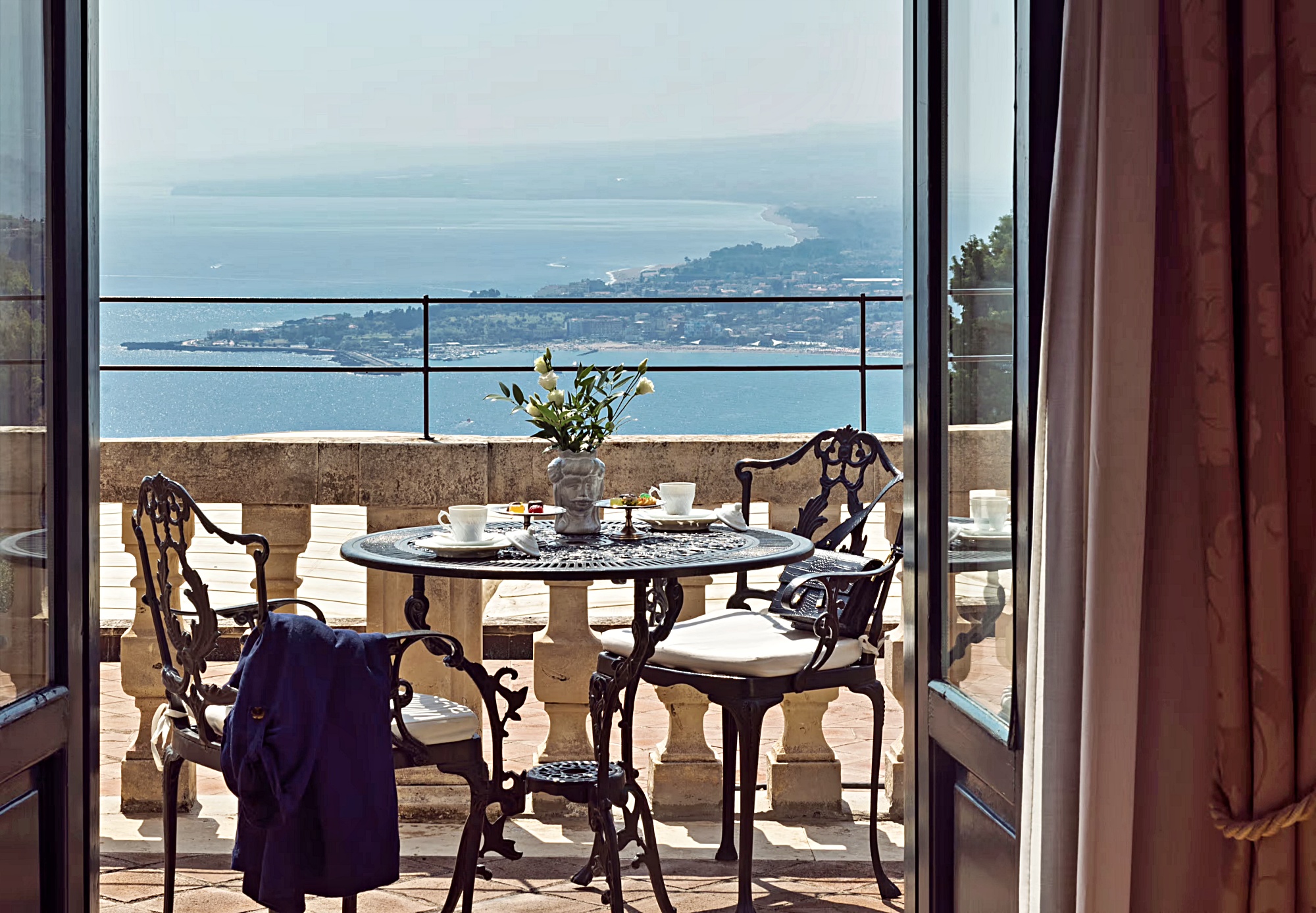 프리미엄 씨뷰 주니어 스위트 with 발코니 or 테라스